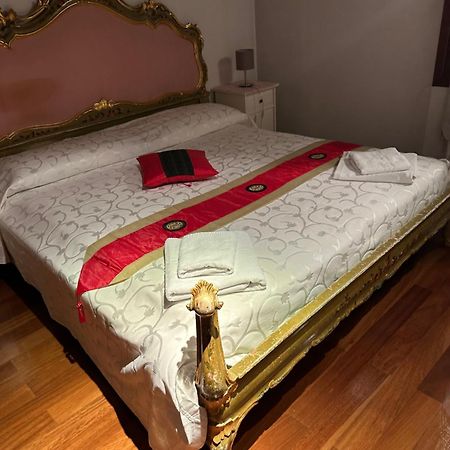 1 Ca'Del Traghetto Family Apartment Venetië Buitenkant foto
