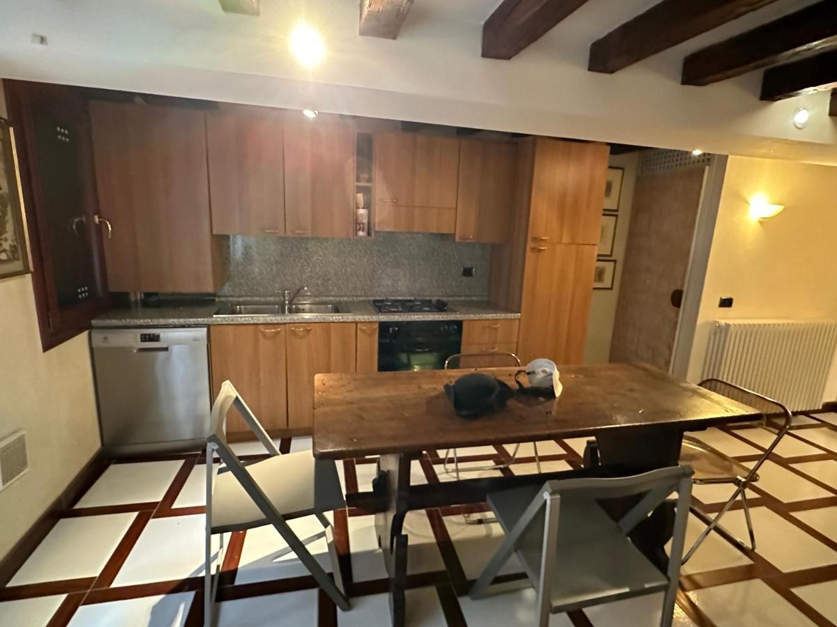 1 Ca'Del Traghetto Family Apartment Venetië Buitenkant foto