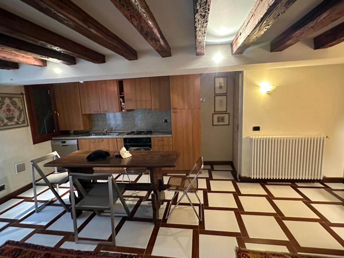 1 Ca'Del Traghetto Family Apartment Venetië Buitenkant foto