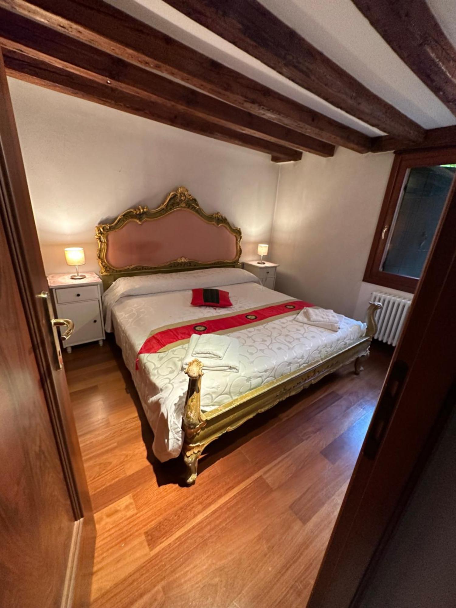 1 Ca'Del Traghetto Family Apartment Venetië Buitenkant foto