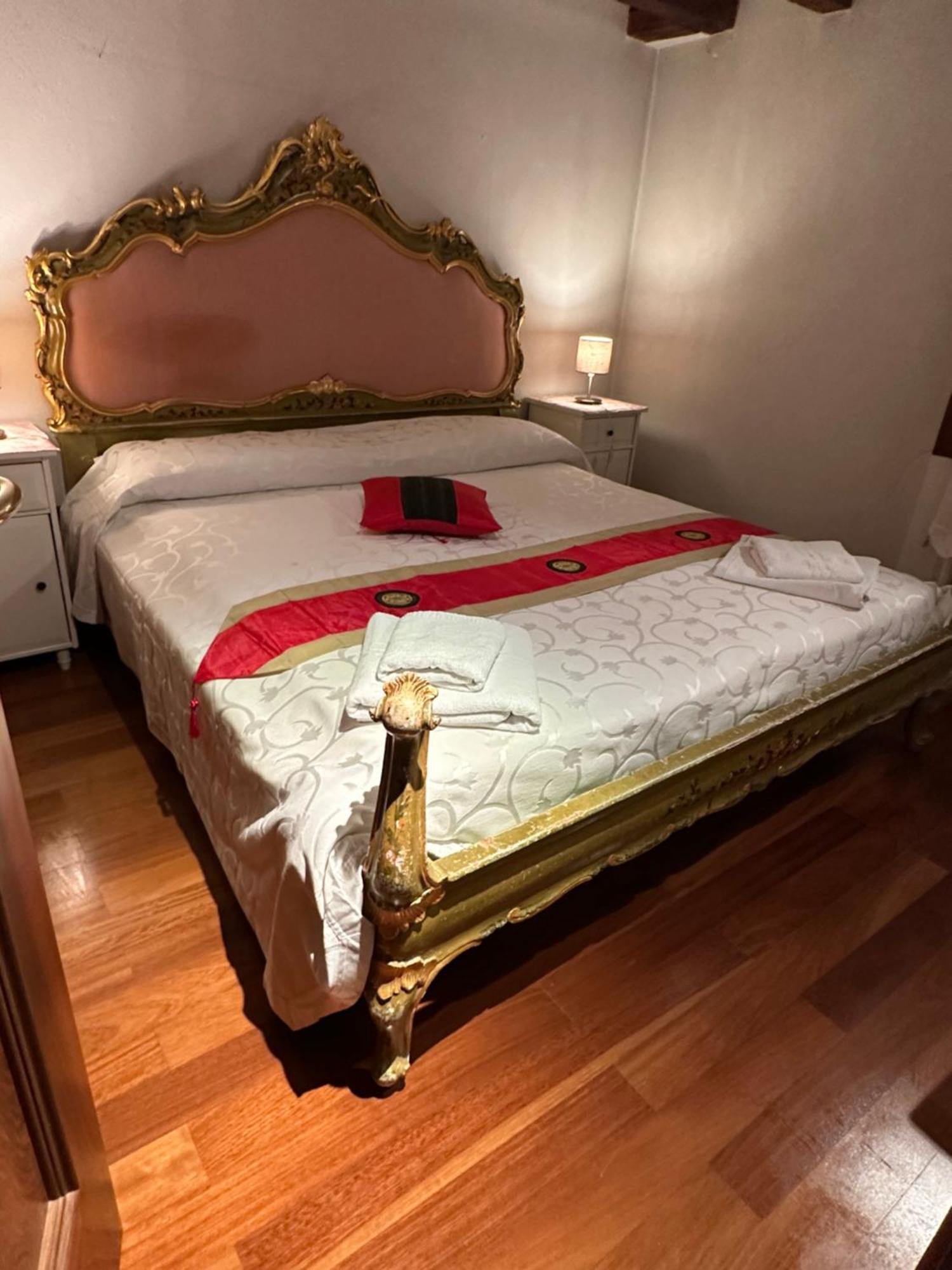 1 Ca'Del Traghetto Family Apartment Venetië Buitenkant foto