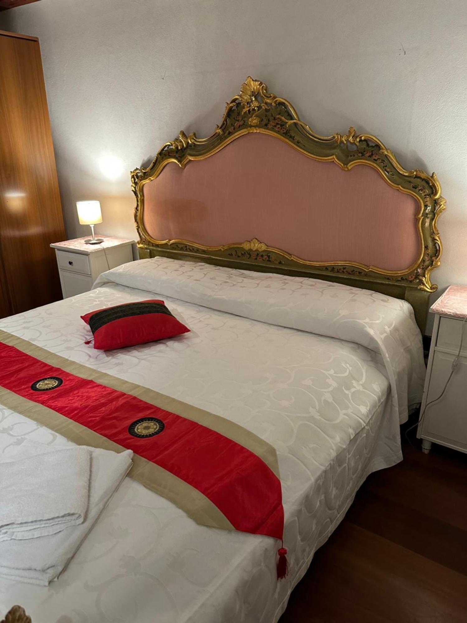 1 Ca'Del Traghetto Family Apartment Venetië Buitenkant foto