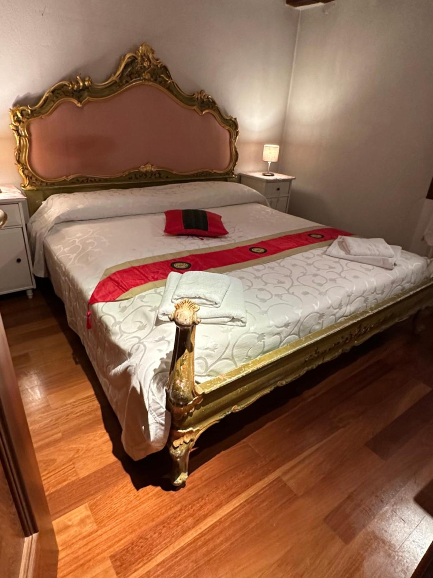 1 Ca'Del Traghetto Family Apartment Venetië Buitenkant foto